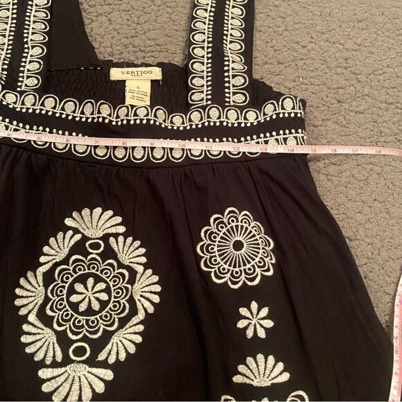 Vertigo Embroidered Top Size Small - Picture 8 of 9